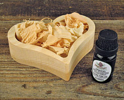 Swiss pine wood set heart, 10 ml swiss pine oil, 20 g chippings